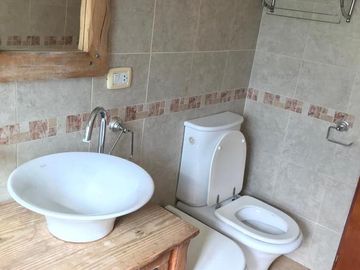 Casa en venta - 5 dormitorios 3 baños - Cocheras - 300mts2 totales - Berazategui [FINANCIADA]
