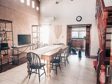 Casa en venta - 5 dormitorios 3 baños - Cocheras - 300mts2 totales - Berazategui [FINANCIADA]
