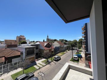 Departamento de dos ambientes con quincho y terraza a la venta en el Centro de Wilde