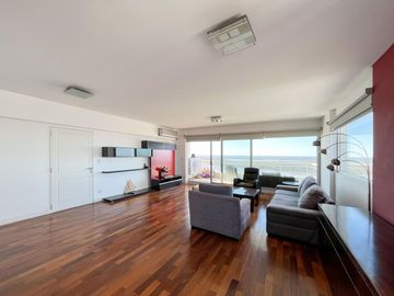 Departamento de 3 dormitorios más dependencia, 2 cocheras y amenities en Maui