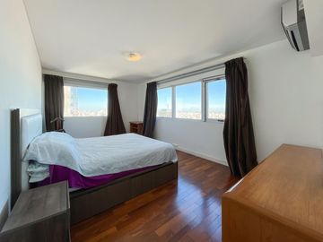 Departamento de 3 dormitorios más dependencia, 2 cocheras y amenities en Maui
