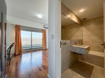 Departamento de 3 dormitorios más dependencia, 2 cocheras y amenities en Maui