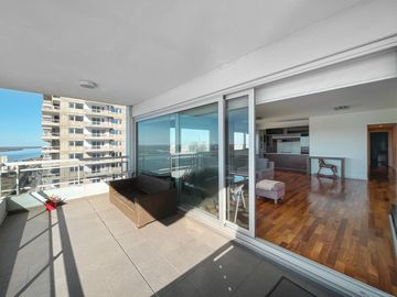 Departamento de 3 dormitorios más dependencia, 2 cocheras y amenities en Maui