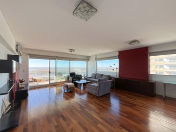 Departamento de 3 dormitorios más dependencia, 2 cocheras y amenities en Maui