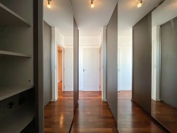 Departamento de 3 dormitorios más dependencia, 2 cocheras y amenities en Maui