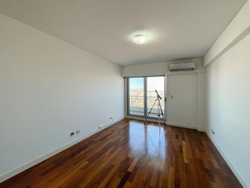 Departamento de 3 dormitorios más dependencia, 2 cocheras y amenities en Maui