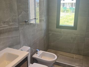 Venta Casa 3 Dormitorios A Estrenar en Medal Country Club