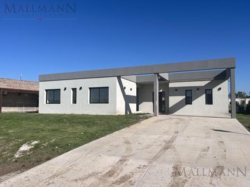 Venta Casa 3 Dormitorios A Estrenar en Medal Country Club