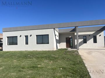 Venta Casa 3 Dormitorios A Estrenar en Medal Country Club