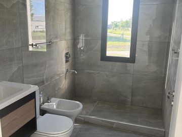 Venta Casa 3 Dormitorios A Estrenar en Medal Country Club