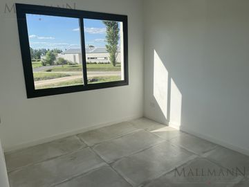 Venta Casa 3 Dormitorios A Estrenar en Medal Country Club