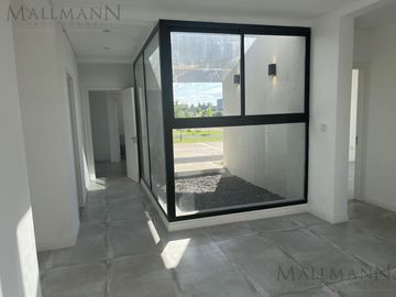 Venta Casa 3 Dormitorios A Estrenar en Medal Country Club