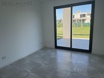 Venta Casa 3 Dormitorios A Estrenar en Medal Country Club