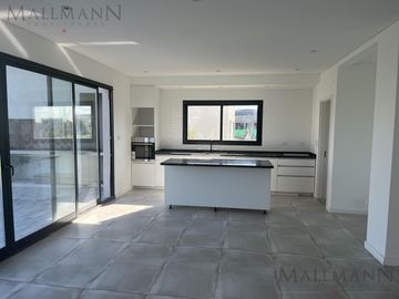 Venta Casa 3 Dormitorios A Estrenar en Medal Country Club