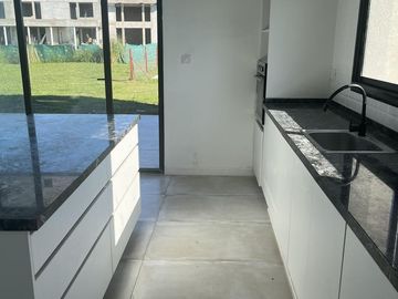 Venta Casa 3 Dormitorios A Estrenar en Medal Country Club