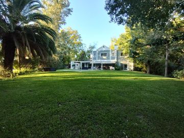 Casa única excelente ubicación impecable estado en 1 lote de 1.080 m²