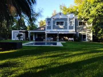 Casa única excelente ubicación impecable estado en 1 lote de 1.080 m²