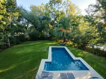 Casa única excelente ubicación impecable estado en 1 lote de 1.080 m²