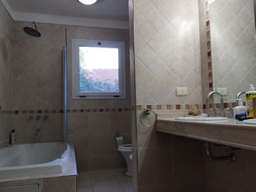 Casa única excelente ubicación impecable estado en 1 lote de 1.080 m²