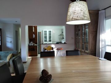 Casa única excelente ubicación impecable estado en 1 lote de 1.080 m²