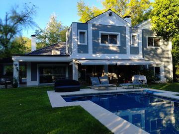 Casa única excelente ubicación impecable estado en 1 lote de 1.080 m²