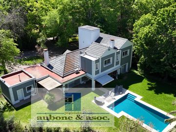 Casa única excelente ubicación impecable estado en 1 lote de 1.080 m²
