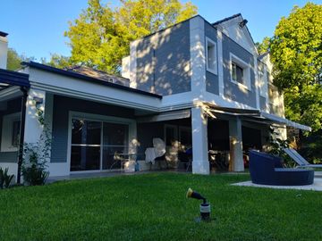 Casa única excelente ubicación impecable estado en 1 lote de 1.080 m²