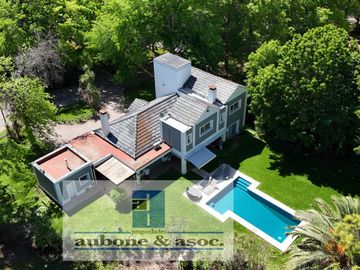 Casa única excelente ubicación impecable estado en 1 lote de 1.080 m²