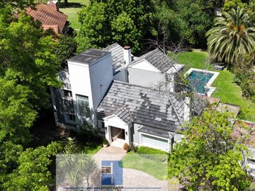 Casa única excelente ubicación impecable estado en 1 lote de 1.080 m²
