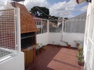 Dúplex en venta - 3 Dormitorios 2 Baños - Cochera - Santa Teresita