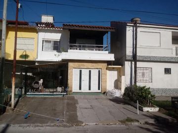 Dúplex en venta - 3 Dormitorios 2 Baños - Cochera - Santa Teresita