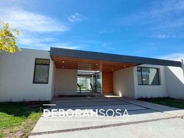 Casa en  Venta en el Canton - Zona norte- 5 ambientes -Maschwitz-Escobar-