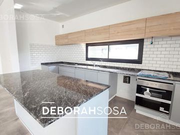 Casa en  Venta en el Canton - Zona norte- 5 ambientes -Maschwitz-Escobar-