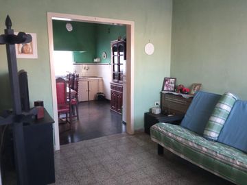 Casa en venta - 2 Dormitorios 1 Baño - Cochera - 600Mts2 - Chillar, Azul