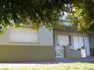 Casa en venta - 2 Dormitorios 1 Baño - Cochera - 600Mts2 - Chillar, Azul