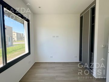 Casa 4 dormitorios  con piscina a estrenar  en Barrio San Felipe
