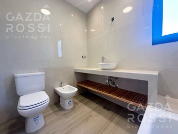 Casa 4 dormitorios  con piscina a estrenar  en Barrio San Felipe