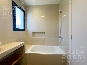 Casa 4 dormitorios  con piscina a estrenar  en Barrio San Felipe