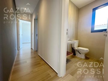 Casa 4 dormitorios  con piscina a estrenar  en Barrio San Felipe