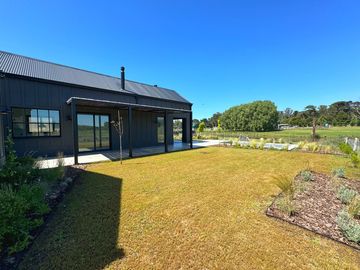 Venta de casa 5 ambientes con pileta climatizada en Rumenco Joven