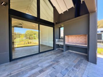 Venta de casa 5 ambientes con pileta climatizada en Rumenco Joven