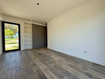 Venta de casa 5 ambientes con pileta climatizada en Rumenco Joven