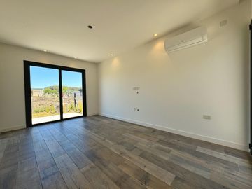 Venta de casa 5 ambientes con pileta climatizada en Rumenco Joven
