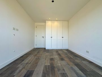 Venta de casa 5 ambientes con pileta climatizada en Rumenco Joven