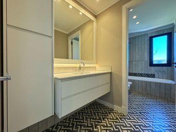 Venta de casa 5 ambientes con pileta climatizada en Rumenco Joven