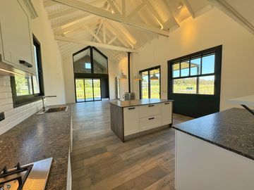 Venta de casa 5 ambientes con pileta climatizada en Rumenco Joven