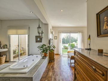 Casa de 3 dormitorios con pileta en Cantegril - Funes