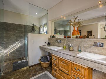 Casa de 3 dormitorios con pileta en Cantegril - Funes