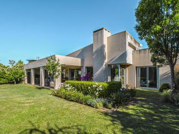 Casa de 3 dormitorios con pileta en Cantegril - Funes
