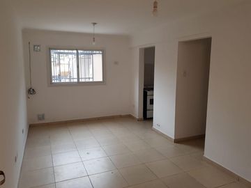 Departamento en venta en Alto Alberdi. Planta Baja con Patio y Cochera. Apto Bancor